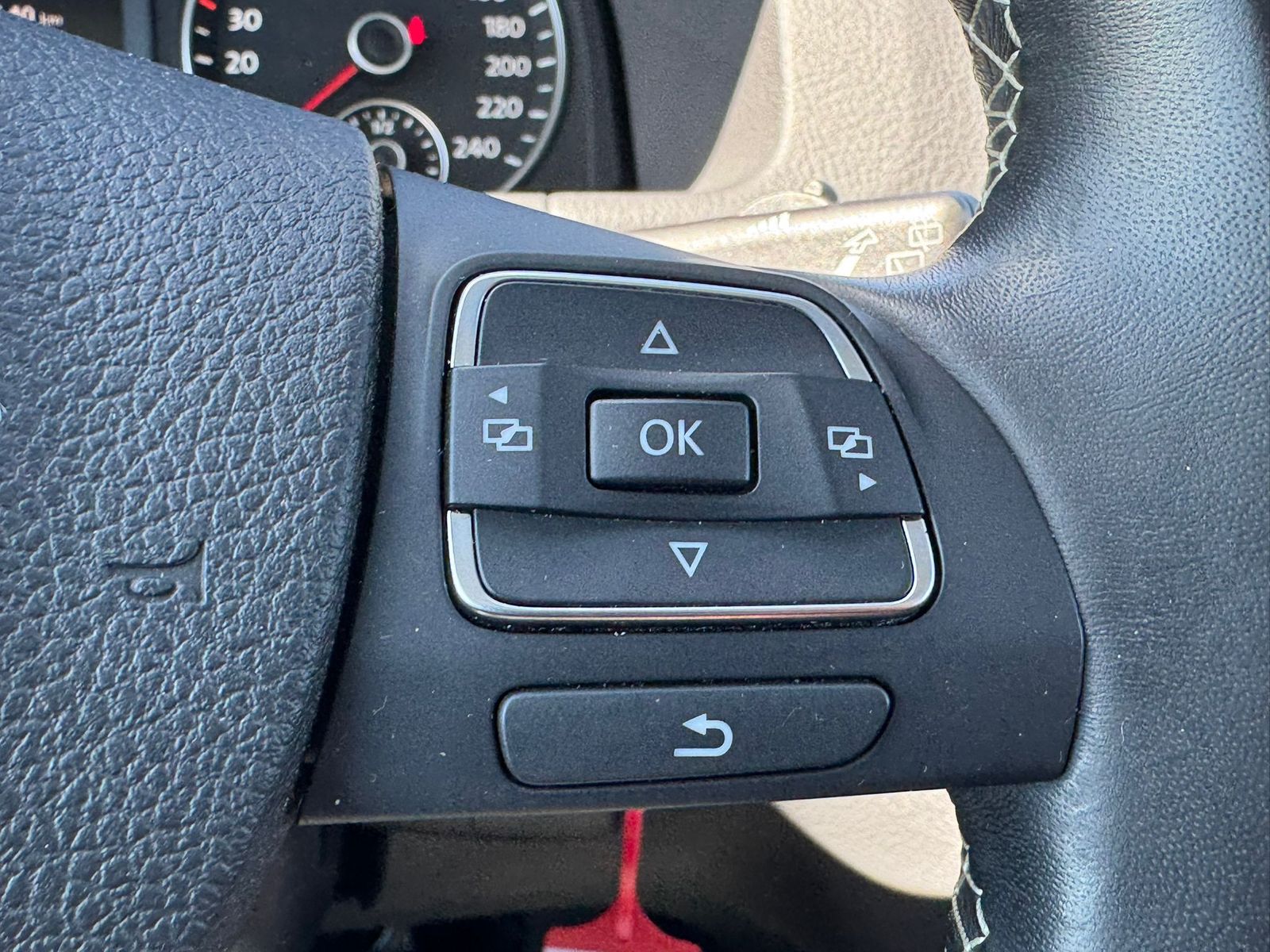 Fahrzeugabbildung Volkswagen Touran 2.0 TDI Cup PANO*BI-XENON*KLIMA*PDC*SHZ