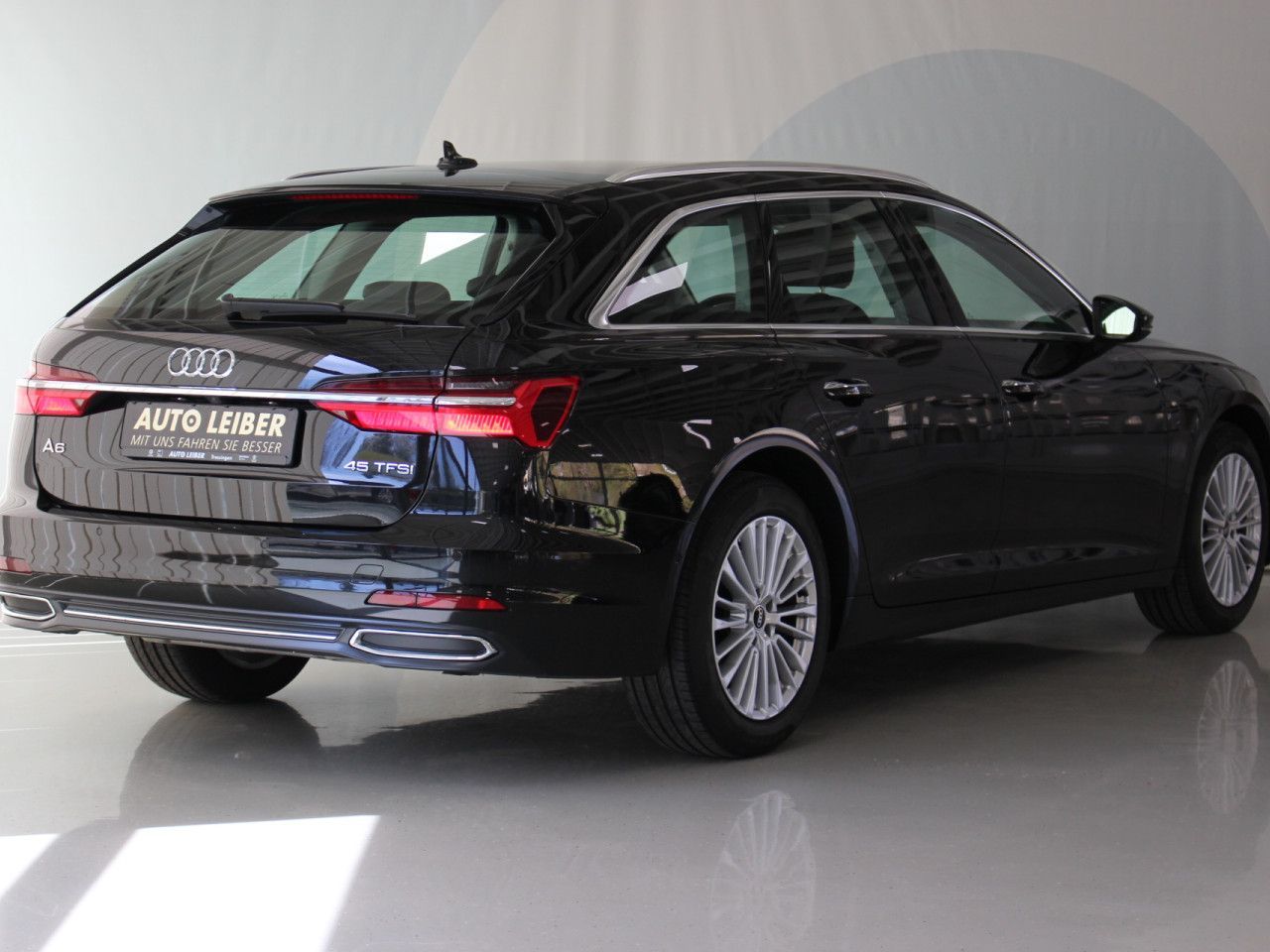 Fahrzeugabbildung Audi A6 Avant 45 TFSI design ACC/Leder/RFK/LED
