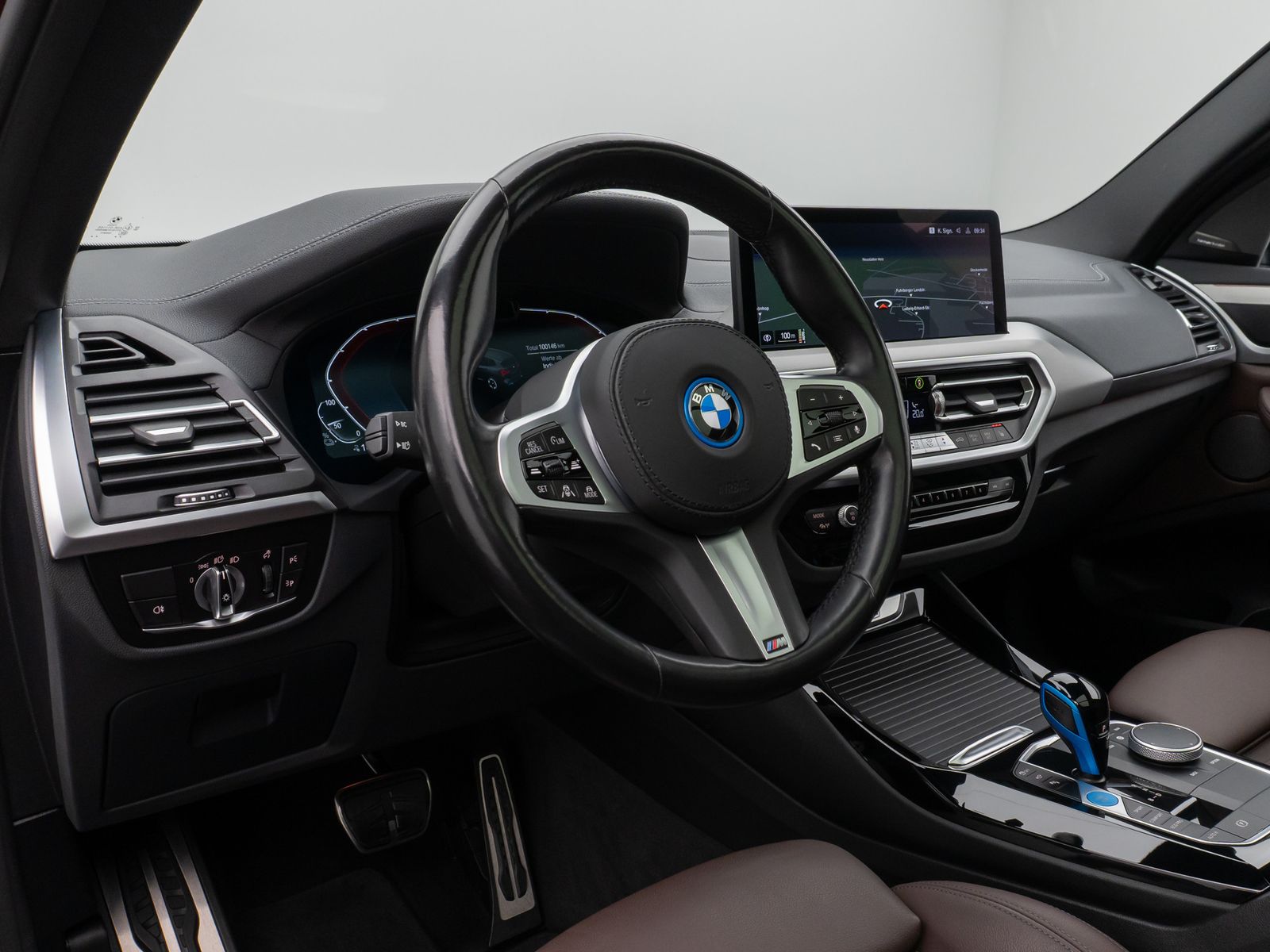 Fahrzeugabbildung BMW iX3 Impressive M Sport Panorama Kamera HUD H/K