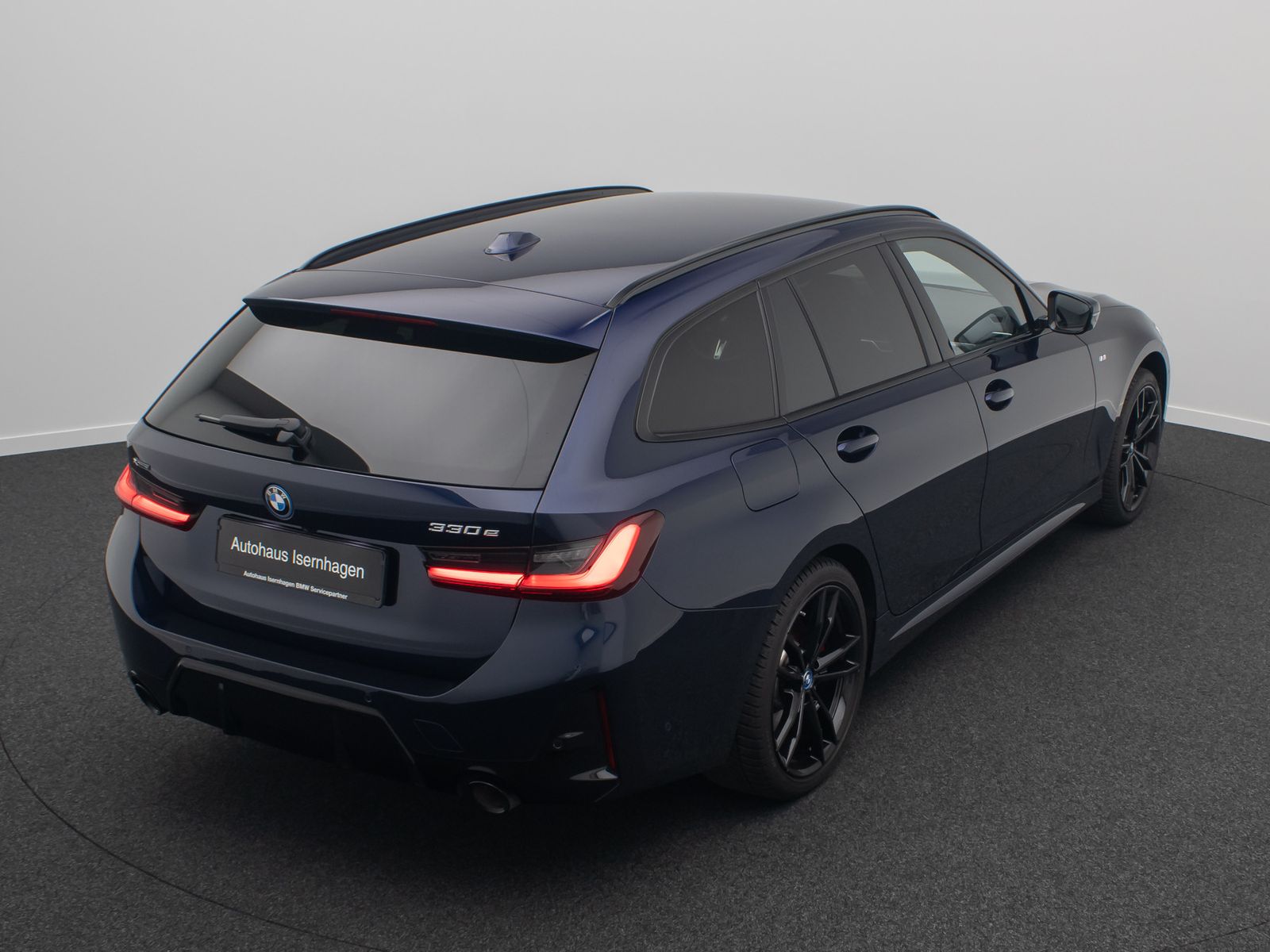 Fahrzeugabbildung BMW 330e xD M Sport H/K AHK HUD Kamera DAB Komfort