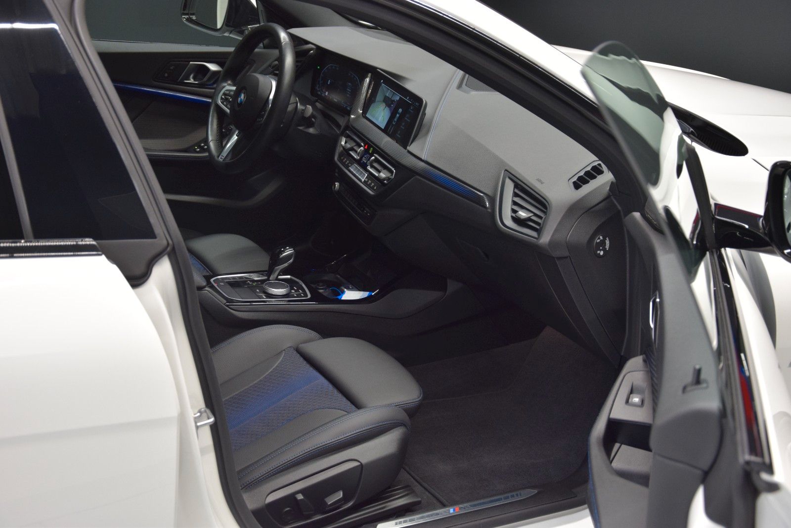Fahrzeugabbildung BMW 218i M Sport Gran Coupe Panorama ACC H&k Memory