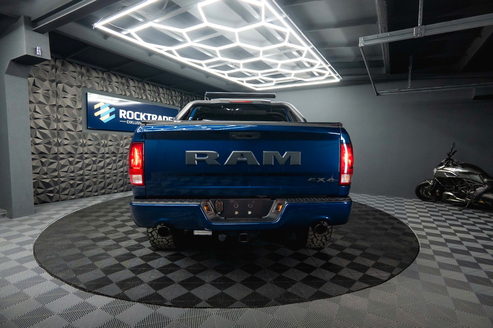 Fahrzeugabbildung Dodge RAM 5.7 V8 HEMI 4x4 OFFROAD Night-Paket *LED*AHK