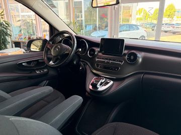 Mercedes V 220 - 8
