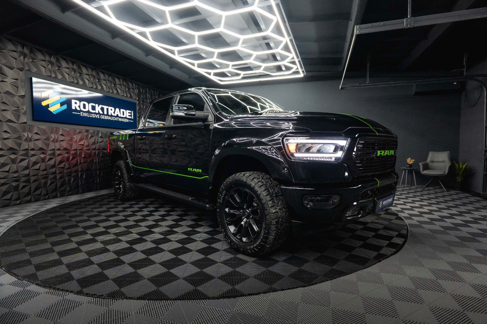 Fahrzeugabbildung Dodge RAM 5.7 V8 HEMI 4x4 LARAMIE Offroad Night LED
