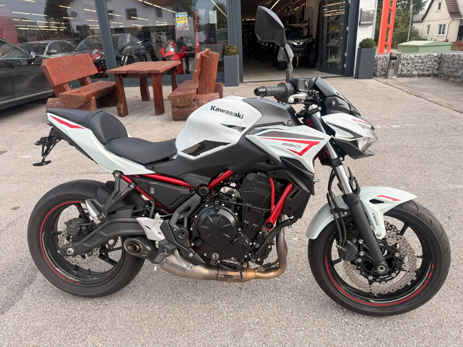 Kawasaki Z 650 ABS mit Akrapovic + Inspektion NEU ER650K