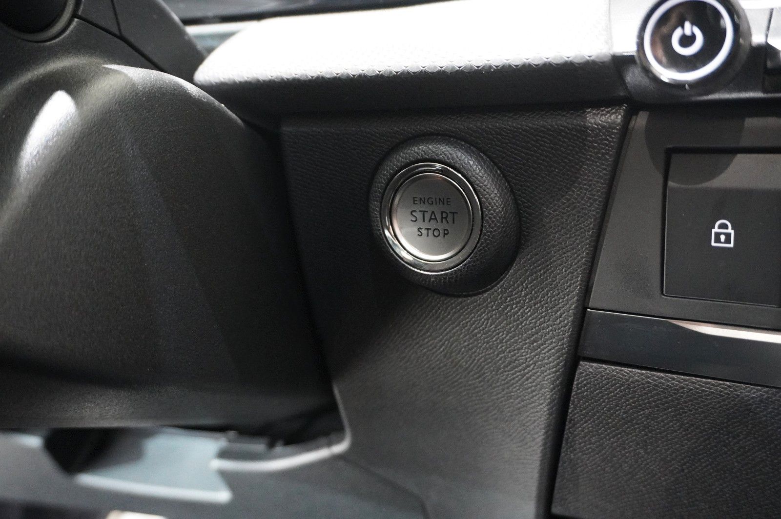 Fahrzeugabbildung Opel Astra L Lim. 1.6 HYBRID ULTIMATE NAVI/360°/HUD
