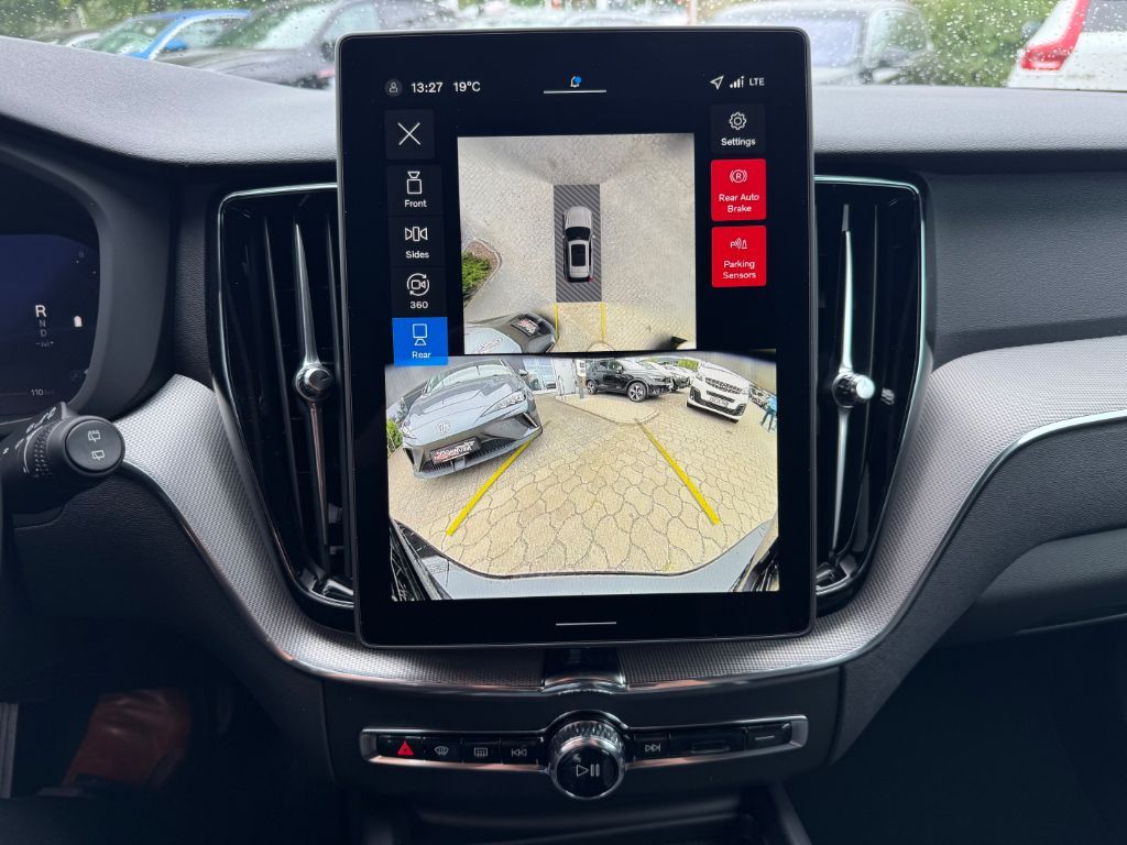 Fahrzeugabbildung Volvo XC60 B5 B AWD Plus Black Edition+Pano+LichtPak