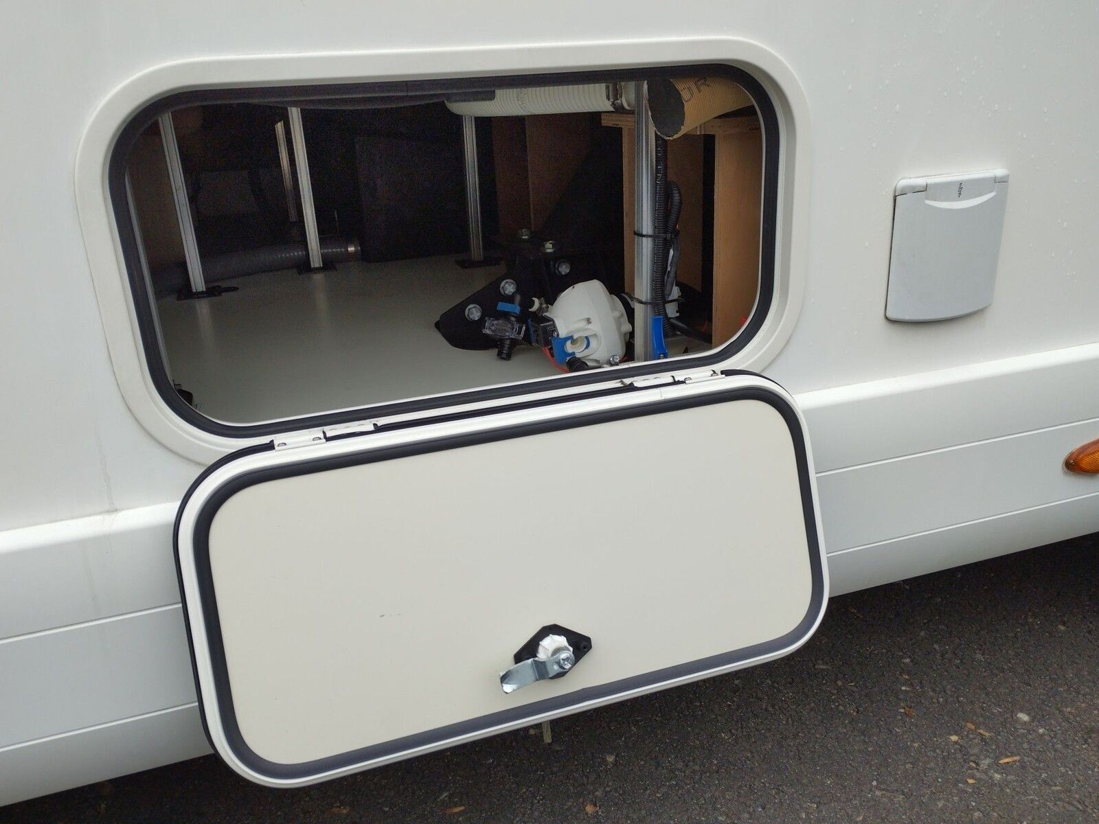 Fahrzeugabbildung Eura Mobil Activa One 690 HB SAT,TV,Markise,Dachklimaanlage