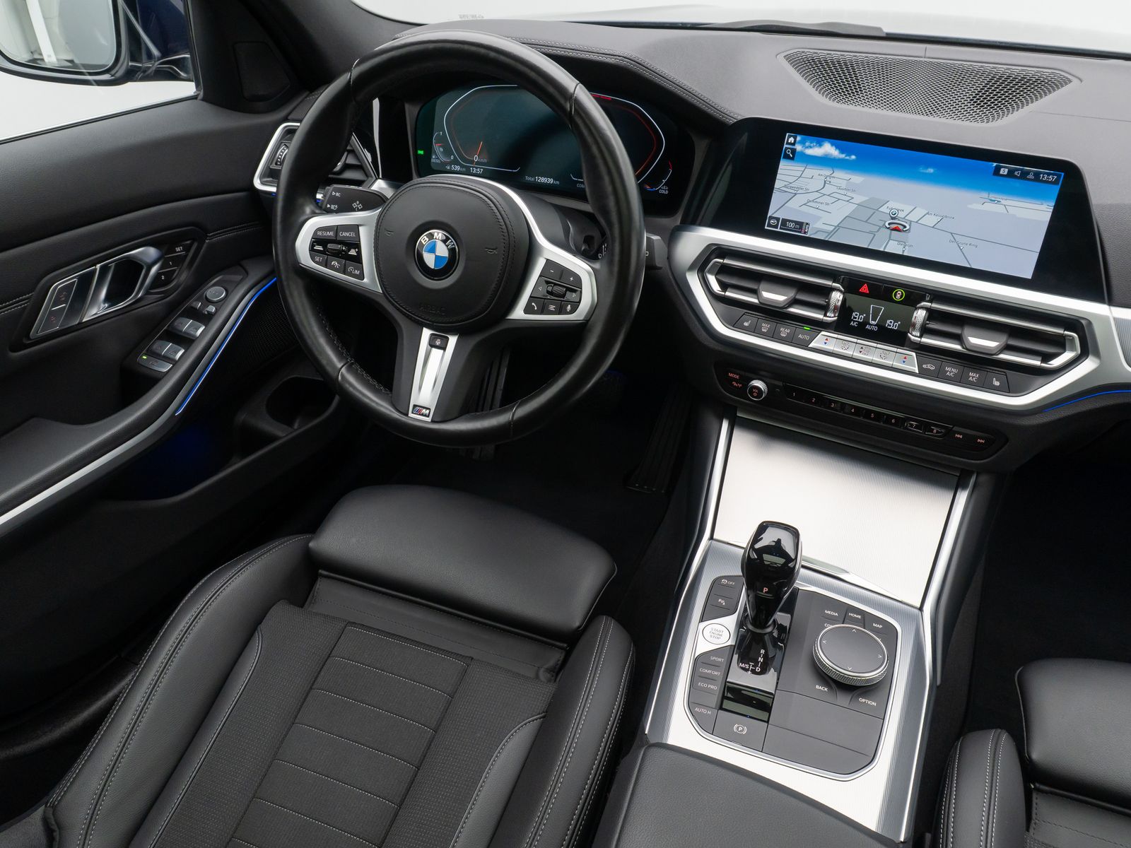 Fahrzeugabbildung BMW 330d xD SportLine DAB Laser DisKey HiFi Panorama