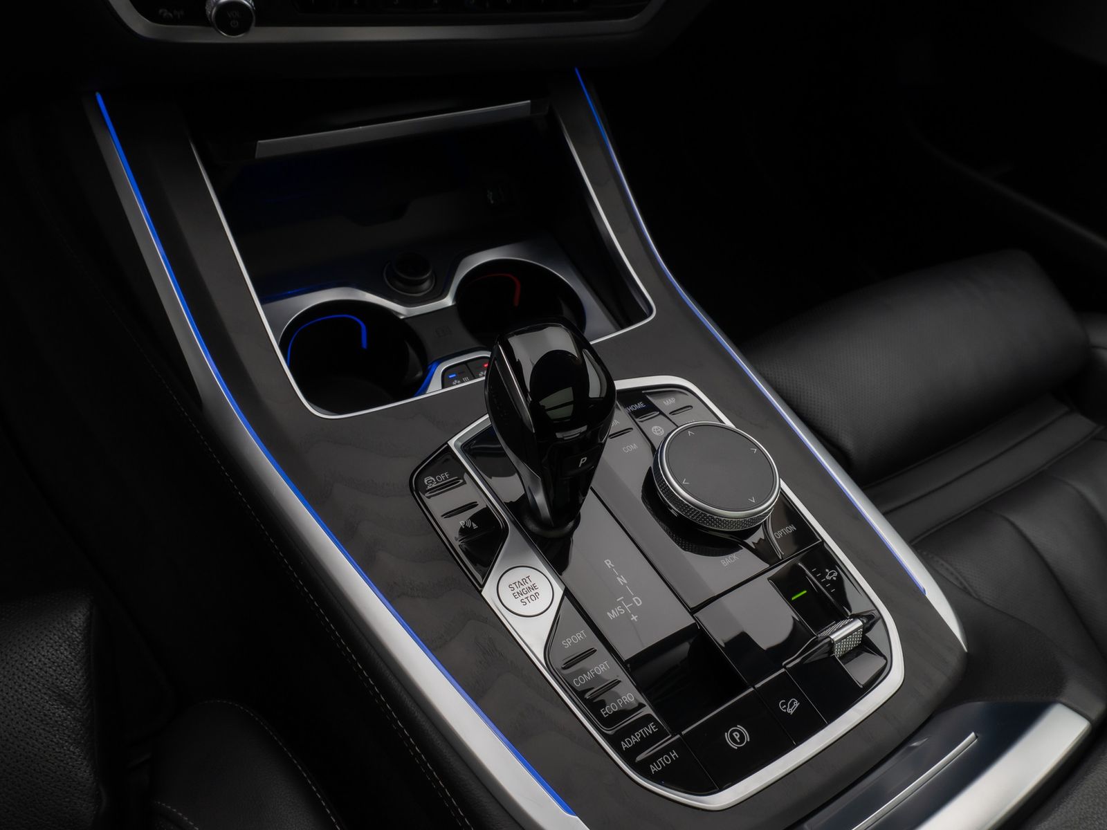Fahrzeugabbildung BMW X7 xD40d  Panorama Kamera HUD DAB H/K SoftCl AHK