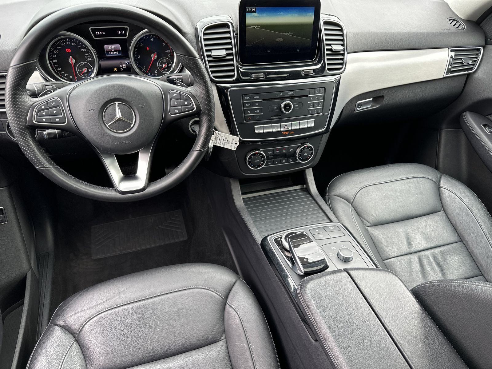 Fahrzeugabbildung Mercedes-Benz GLE 350d 4Matic 9G NAV+LED+SHZ+GLASDACH+EU6