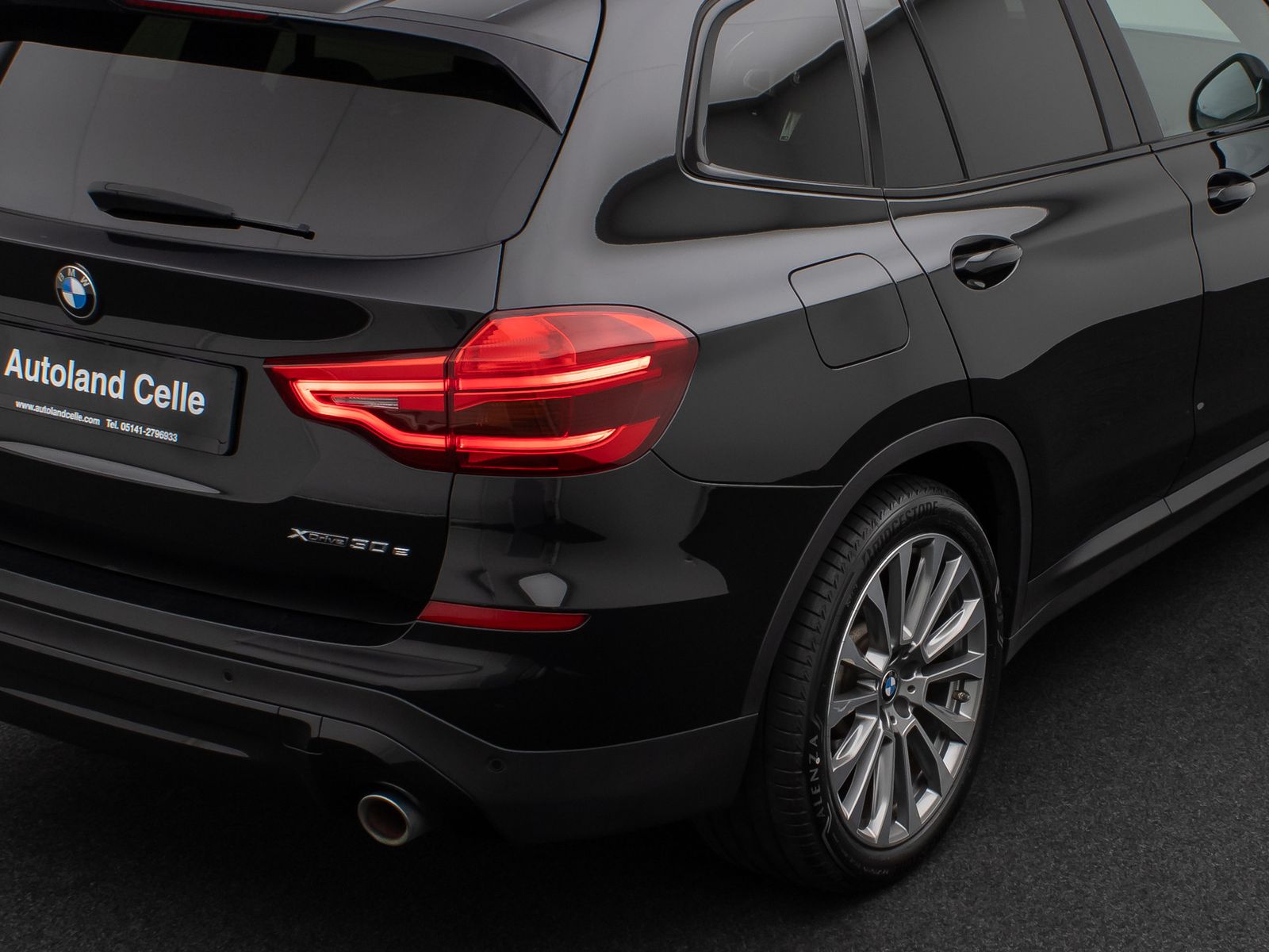 Fahrzeugabbildung BMW X3 xD30e Panorama HUD DAB HiFi Komfort Sport 20"