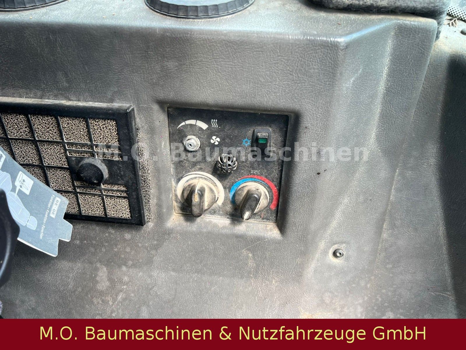 Fahrzeugabbildung Dynapac CC 222 CHF / Kombiwalze / 7.25 t / AC /