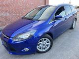 Ford Focus Turnier Titanium +wenig Km+Zahnriemen NEU+ - Ford Focus in Herne
