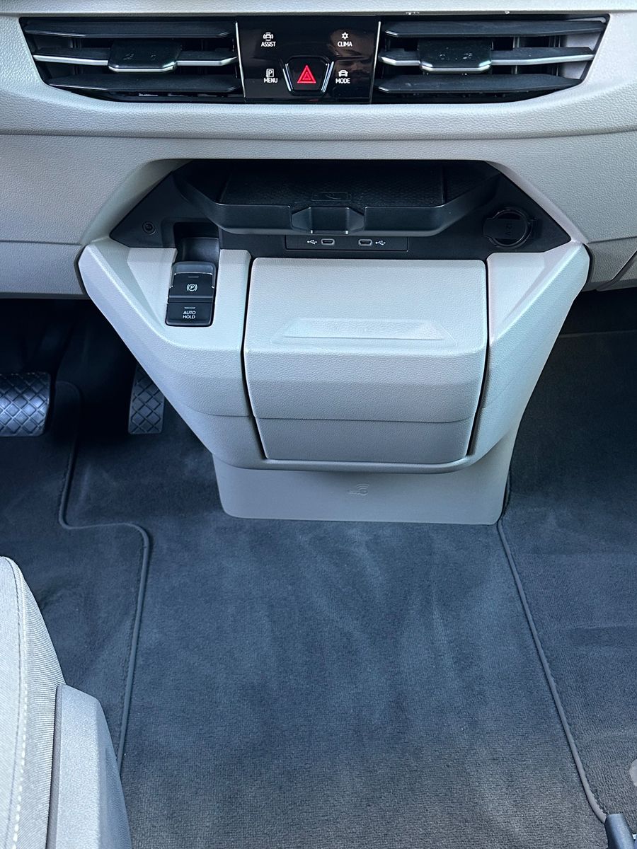 Fahrzeugabbildung Volkswagen T7 Multivan NAV+IQ-LIGHT+AHK+STHZG+ACC+HUD+KAM