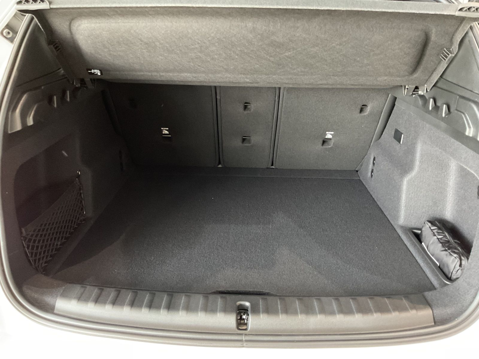 Fahrzeugeinzelansicht 14 Fahrzeugabbildung BMW iX1 eDrive20 |Head-Up Displ. |AHK |elektr. Heckk