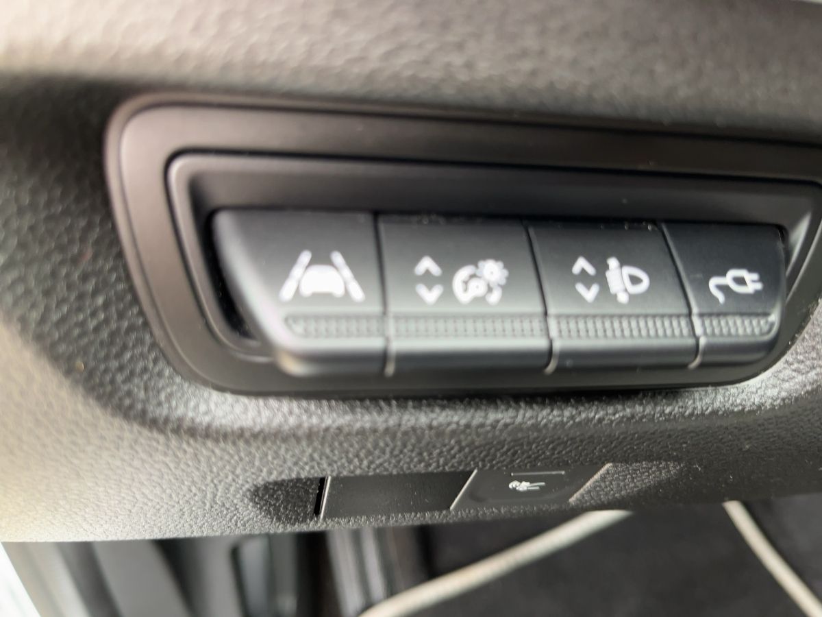 Fahrzeugabbildung Renault ZOE E-Tech EXPERIENCE R110 Z.E. 50 - mit KI generiert/bearbeitet