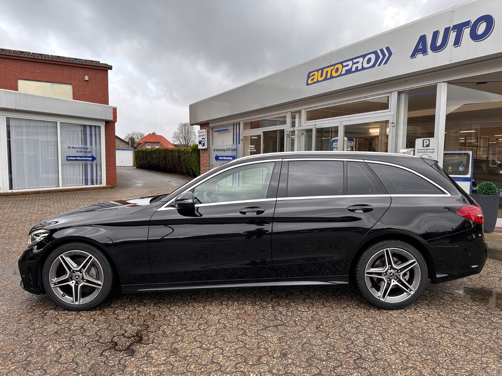 Fahrzeugabbildung Mercedes-Benz C 220 d T-Modell AMG Line Autm. LED/Navi/GRA/PDC