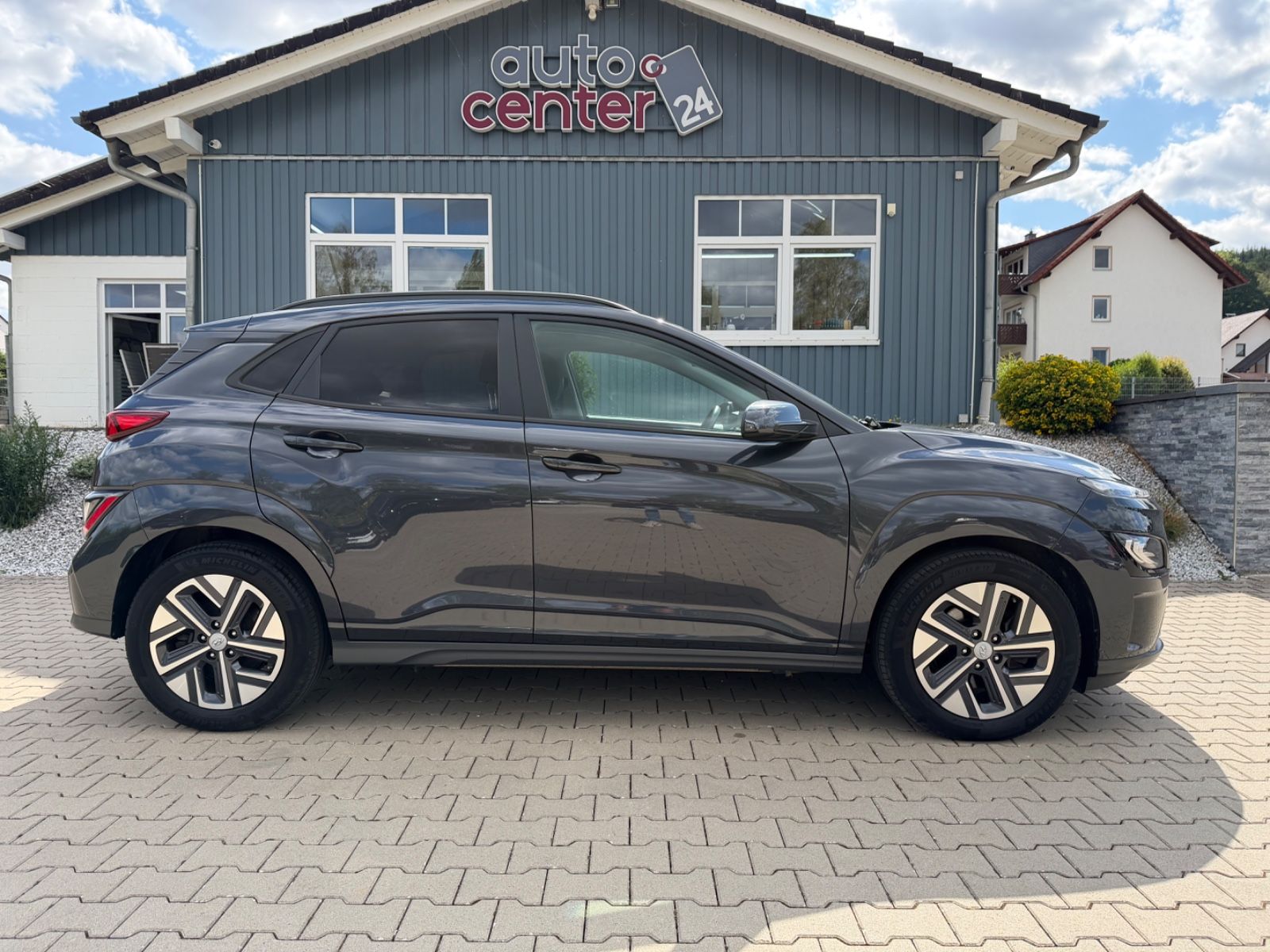 Fahrzeugabbildung Hyundai Kona Elektro°64 kWh°AHK°Navi°Kamera°SOH 97%