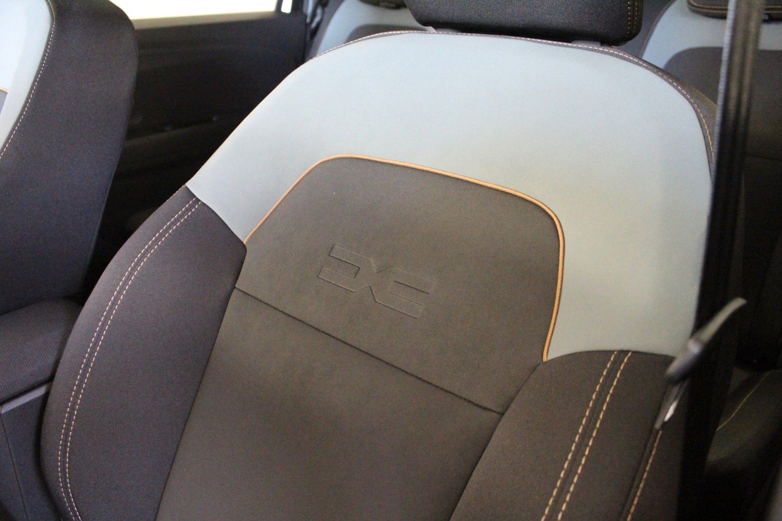 Fahrzeugabbildung Dacia Jogger Eco-G 120 Extreme 5 Sitzer  Winterp.*