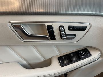 Mercedes-Benz E 350 BlueTec 4Matic Aut*ACC*AHK*NAVI*LEDER*PANO