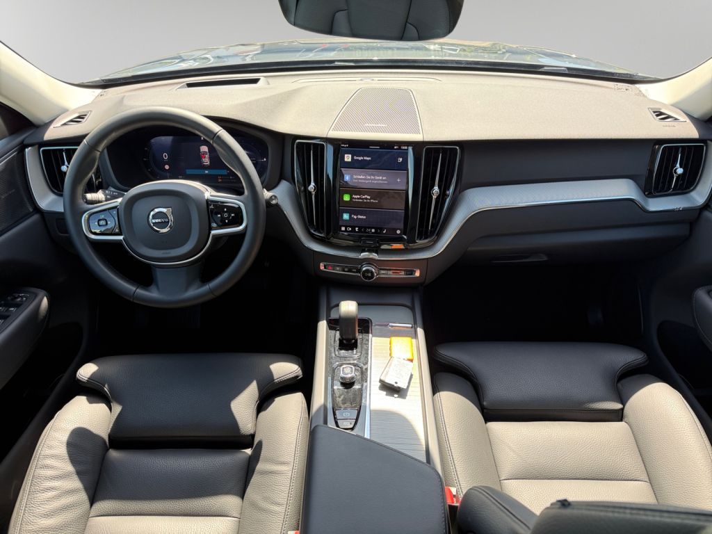VOLVO XC60 T6 AWD Plug-in Hybrid Plus Dark 360° VOLVO XC60 T6 AWD Plug-in Hybrid Plus Dark 360°