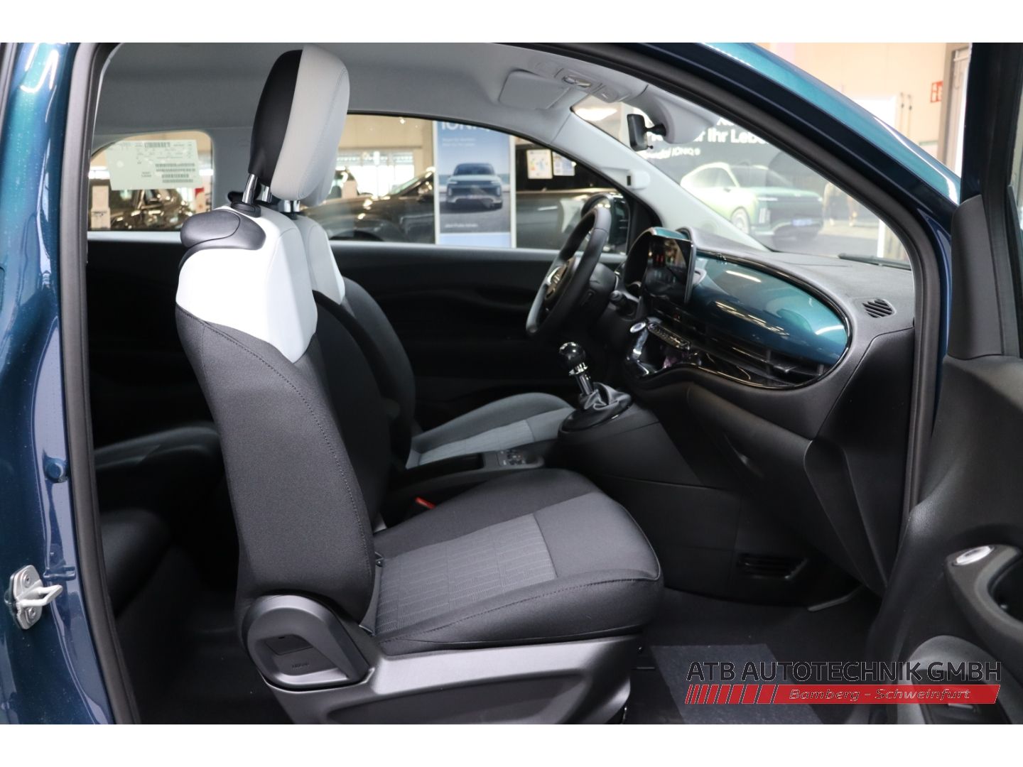 Fahrzeugabbildung Fiat 500 ICON + Komfortpaket Hybrid 1.0l PDC Rückfahr