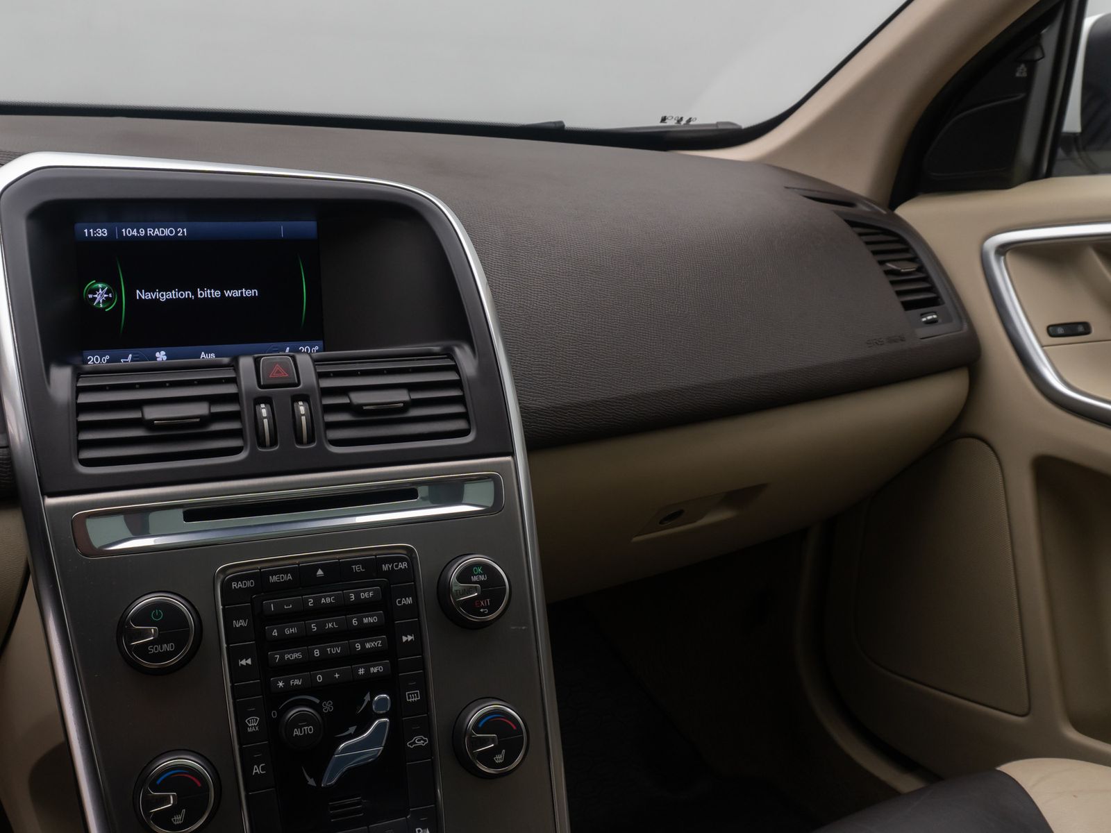 Fahrzeugabbildung Volvo XC60 Summum 2WD Bi-Xenon Kamera Panorama