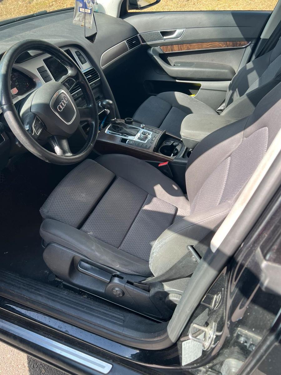 Audi A6 2010 — салон