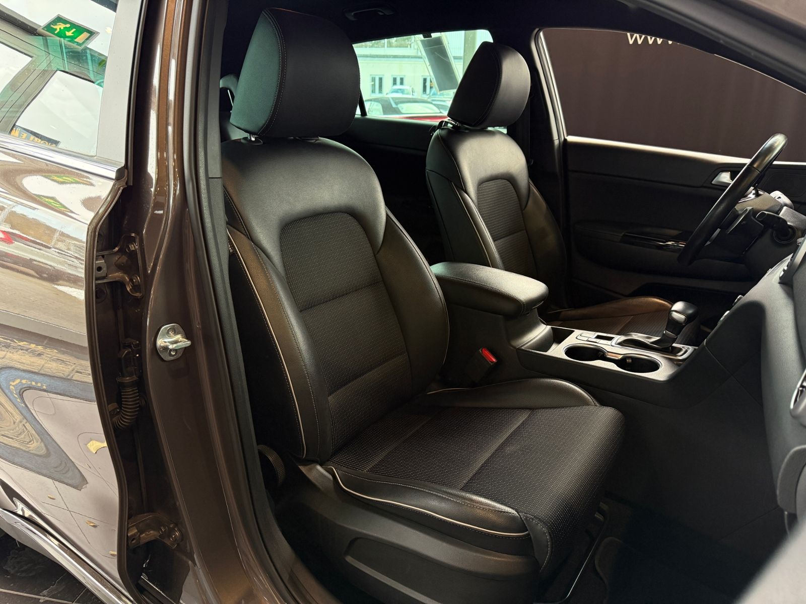 Fahrzeugabbildung Kia Sportage GT-Line 4WD AHK JBL ALU