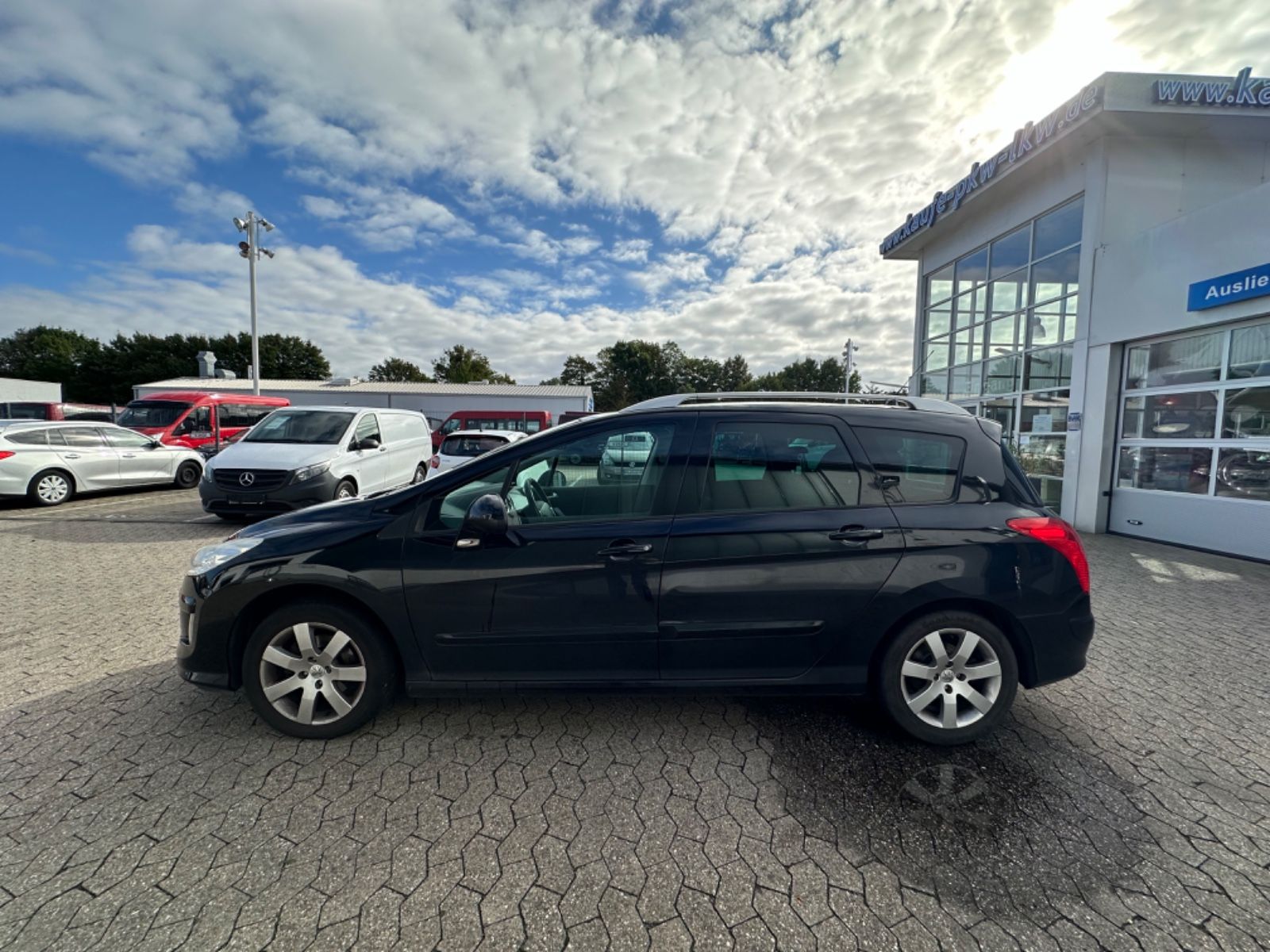 Fahrzeugabbildung Peugeot 308 SW Premium*PANO*Klima*Radio*Export*