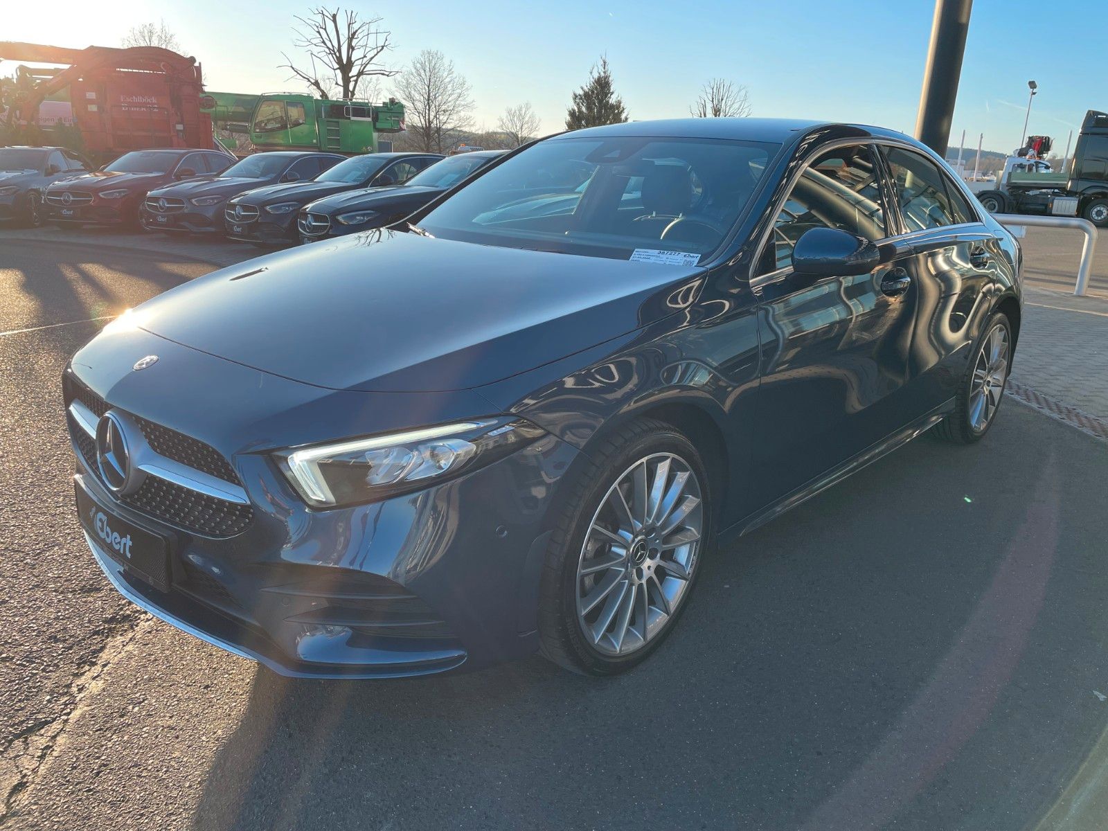 Fahrzeugabbildung Mercedes-Benz A 250e Limo+AMG+Ambiente+RFK+19Zoll+MBUX+LED+