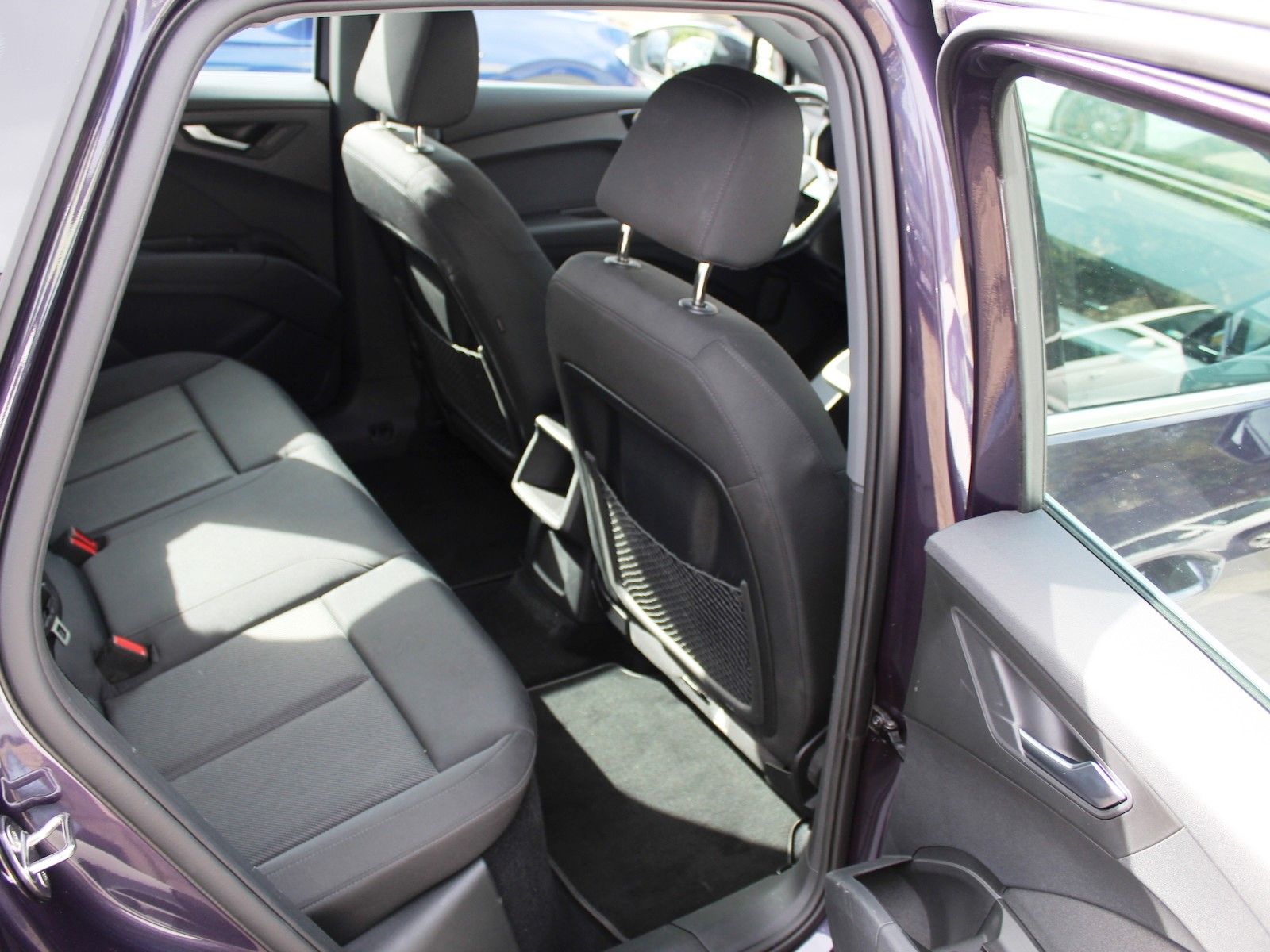 Audi Q4 e-tron 45 quattro AHK LED NAVI 19 Zoll Top foto 10