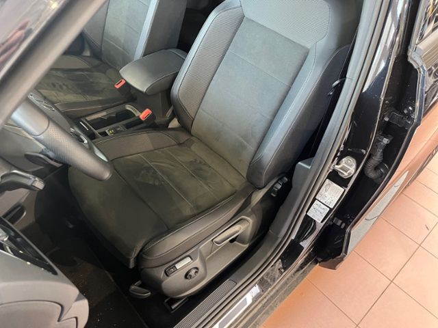 Fahrzeugabbildung Volkswagen T-Roc 1.5 TSI DSG R-LINE BLACK STYLE IQ.DRIVE KA