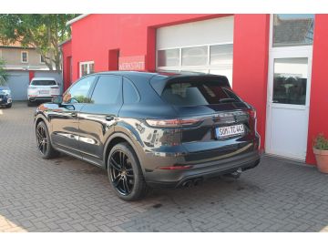 Porsche Cayenne - 2
