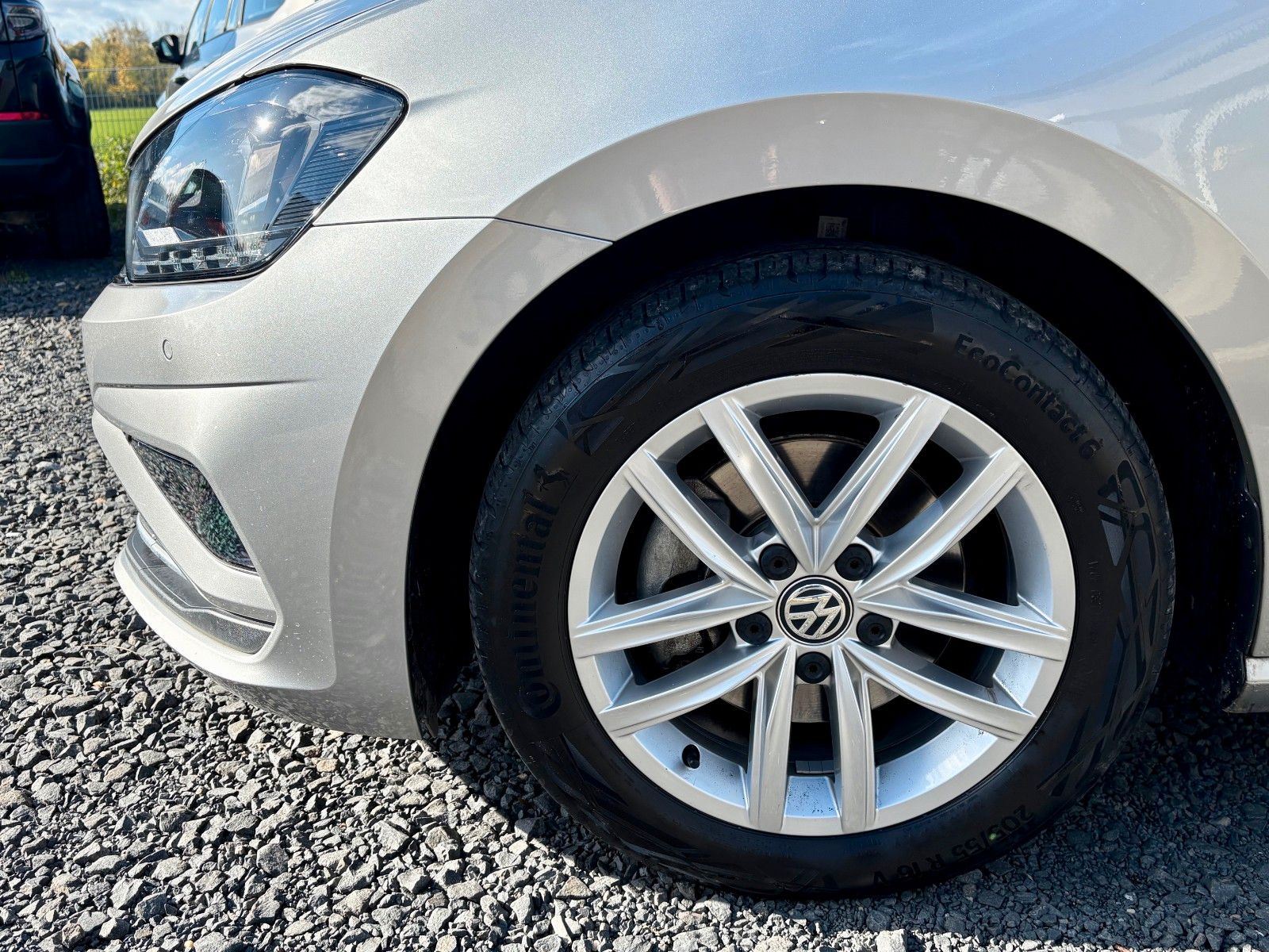 Fahrzeugabbildung Volkswagen Golf Sportsvan VII 1.5 TSI DSG Klima PDC 2.HAND