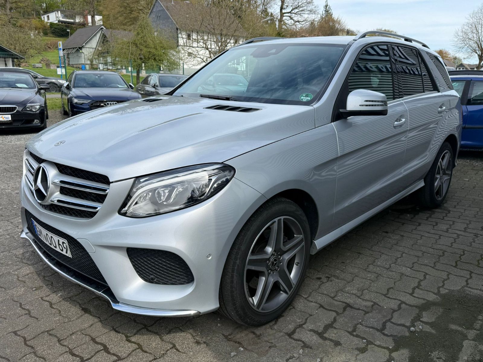 Fahrzeugabbildung Mercedes-Benz GLE 250 d AMG-Paket, LED, H&K, DAB, Leder