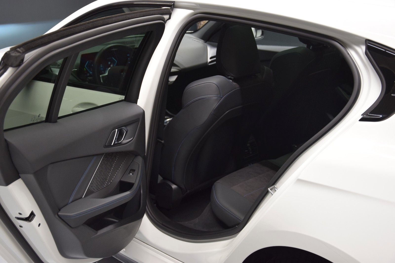 Fahrzeugabbildung BMW 118 d M Sport Pano Ambiente LED Kamera Alcantara