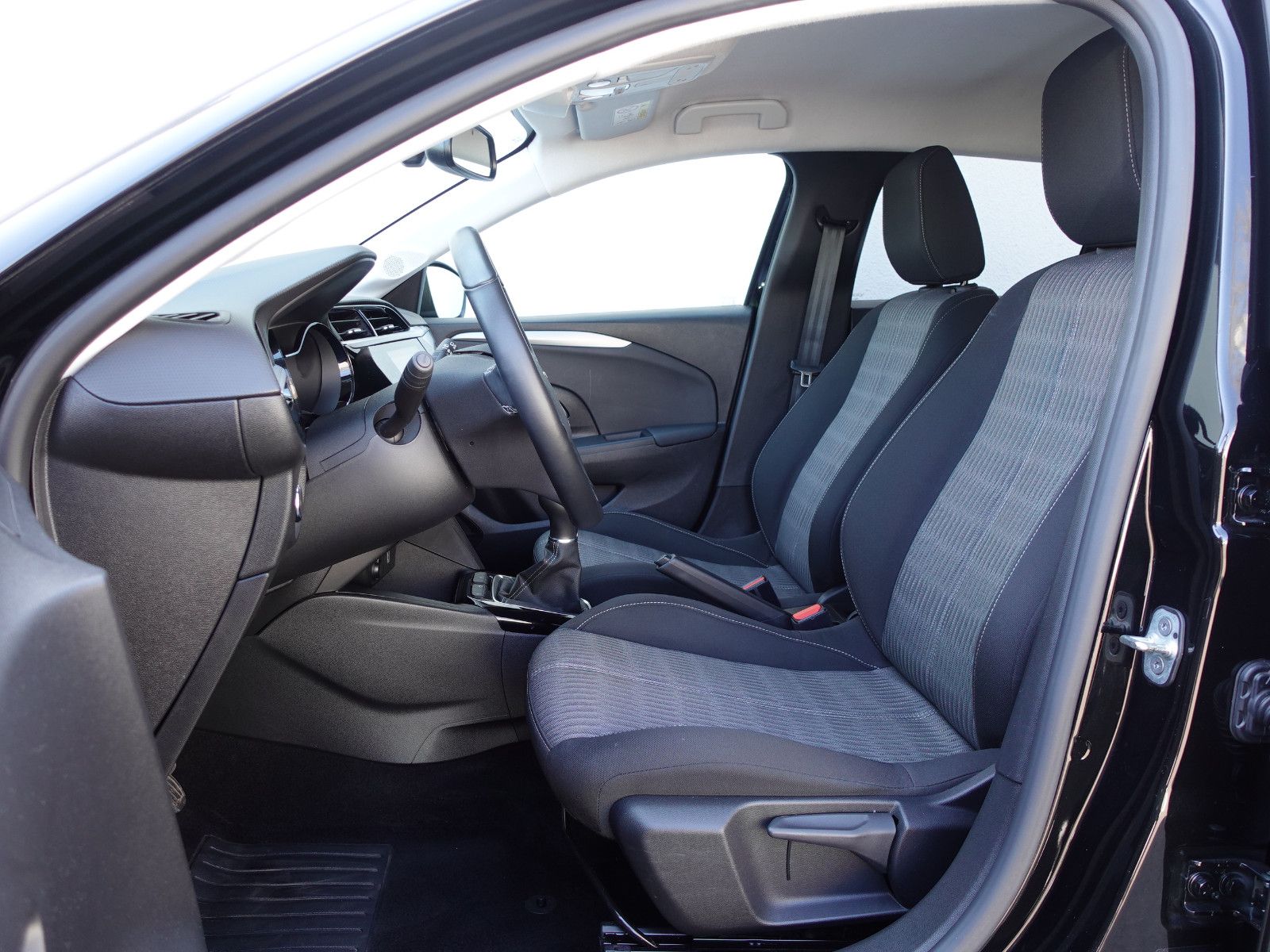 Fahrzeugabbildung Opel Corsa Edition 1.2,Navi,Kamera,Sitzhzg,Allwetter