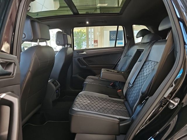 Fahrzeugabbildung Volkswagen Tiguan Allspace 2.0 TDI 4M DSG R-Line PANO MATRI