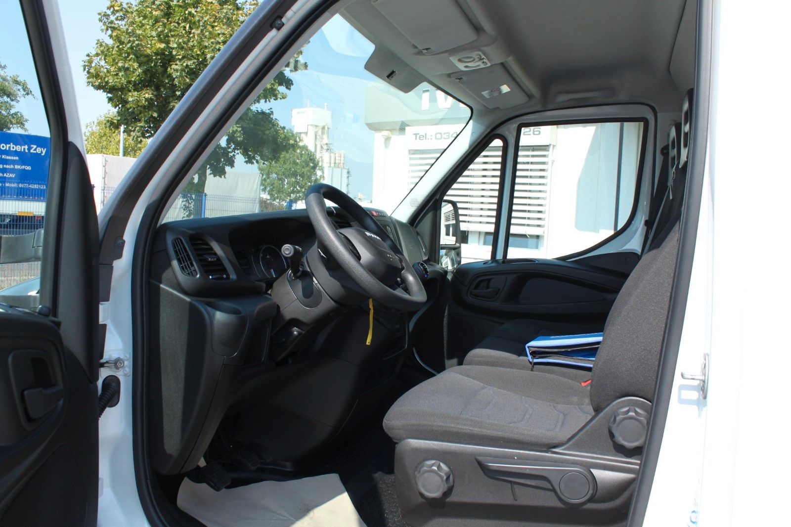 Fahrzeugabbildung Iveco Daily 35 C16 Koffer LBW