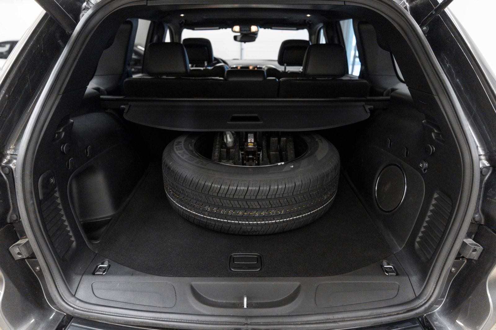 Fahrzeugabbildung Jeep Grand Cherokee Laredo X 3,6L LPG 4X4 KAM PANO