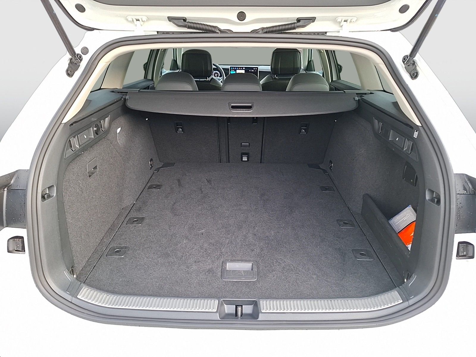 Fahrzeugabbildung Volkswagen Passat Variant eTSI Business DSG LED Navi AID AC