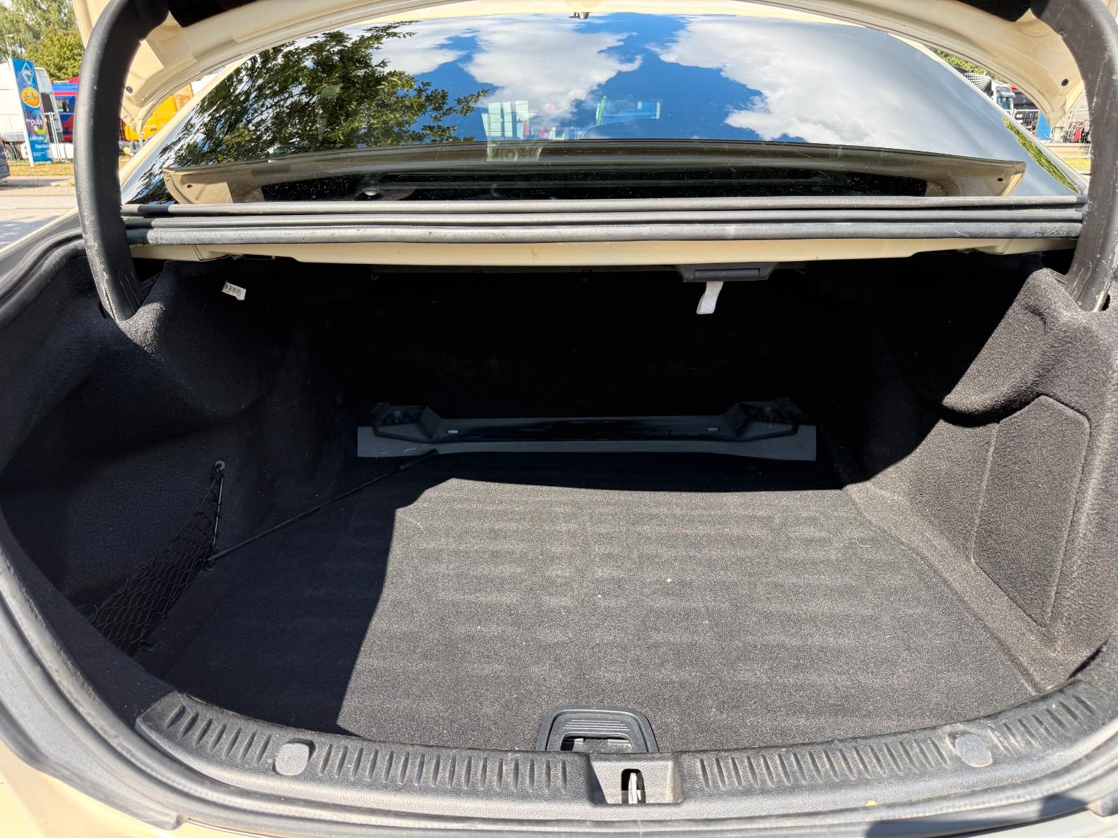Mercedes-Benz E 220d-Limousine-Avantgarde-MBUX-Navi-Kamera