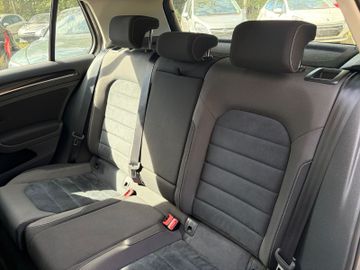 Volkswagen Golf - 10