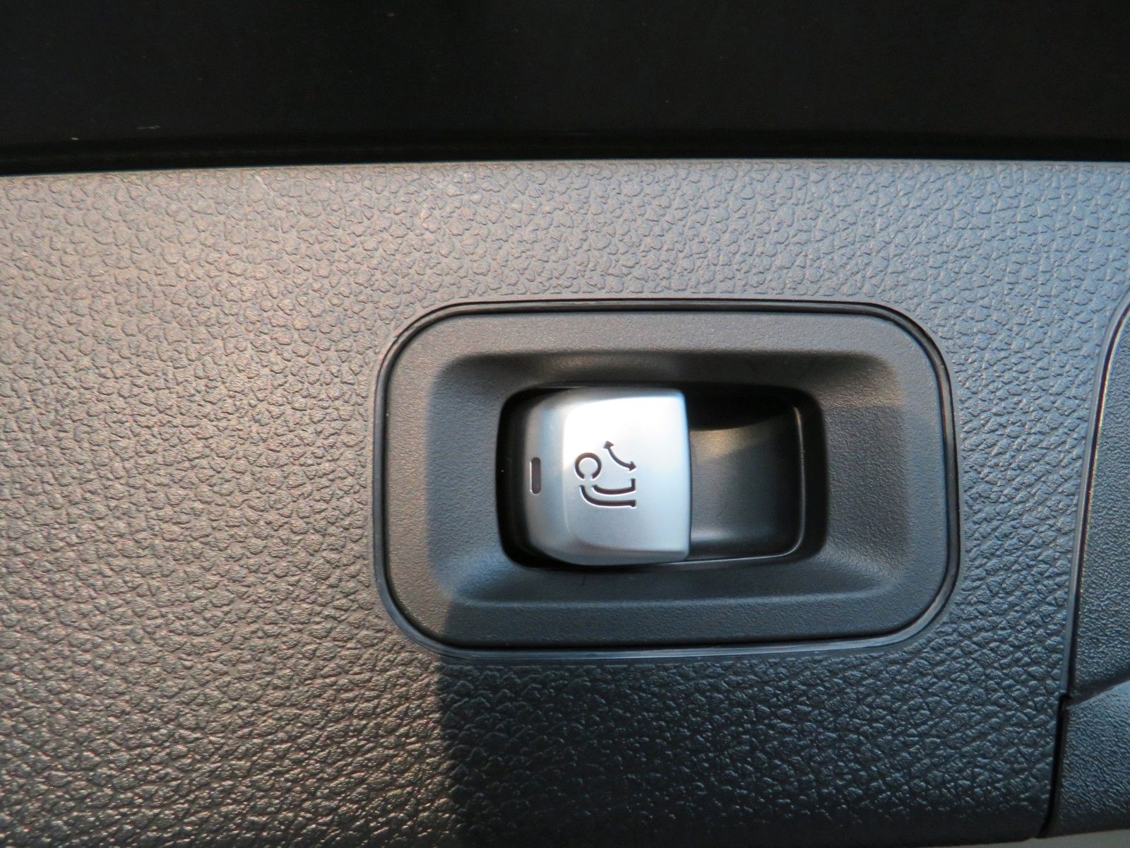 Fahrzeugabbildung Mercedes-Benz GLC 220 d 4M*AMG*AHK*Distronic*CAM*LED