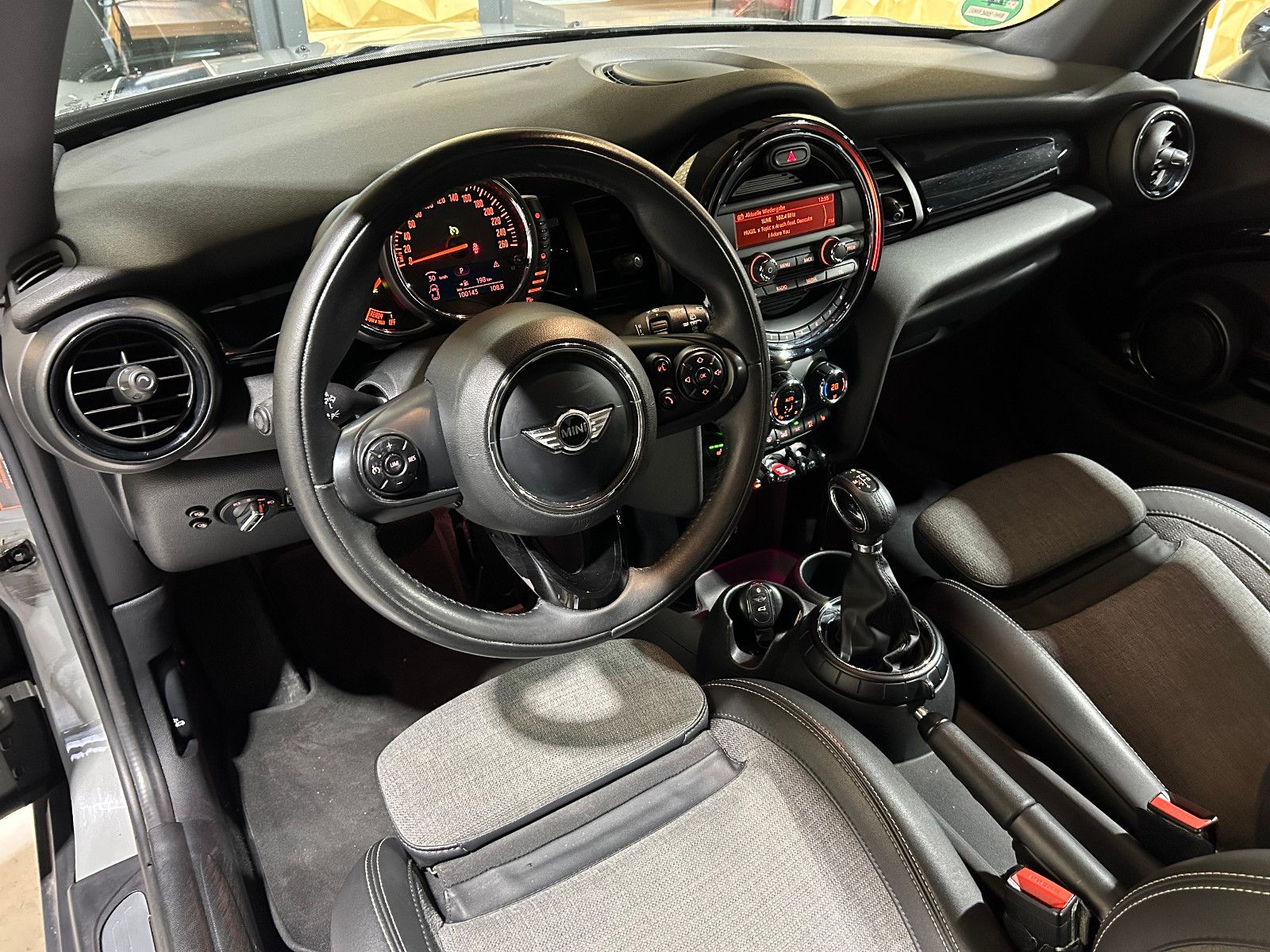 Fahrzeugabbildung MINI COOPER Mini 3-trg. /SHZ/KLIMA/BLUETOOTH/1.HAND