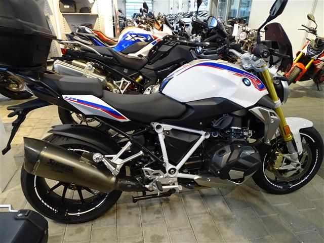 BMW R 1250 R Akrapovic, Topcase, Pakete