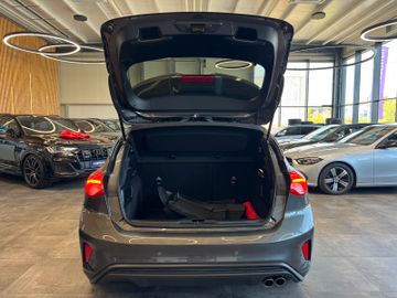 MYAUTOCENTER – Gebraucht- und Jahreswagen mit Werkstattservice in Pfaffenhofen Ford Focus *KEYLES*HEAD-UP*LKHZ*2-ZONEN*ACC*VOLL*