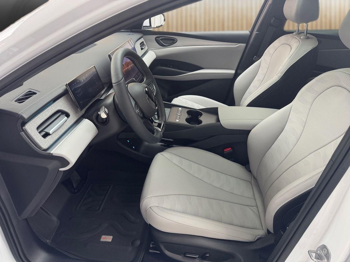 BYD SEAL 6